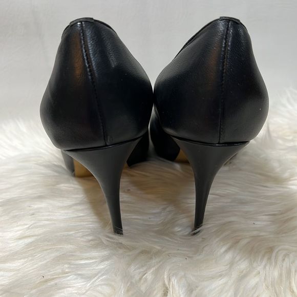 Victoria Secret Rounded Toe  Leather Stilettos Size 11 Medium - Picture 3 of 6